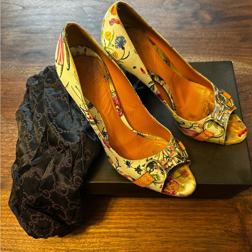 GUCCI Botanical Floral Flora Satin & Karung Horsebit Peep Toe Pumps 8 B Italy